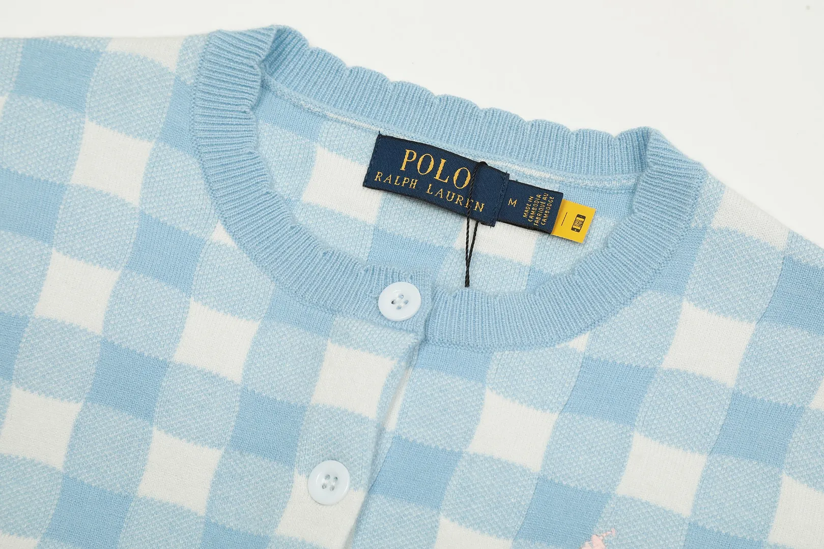 🅿️190 "Top quality" Style number: DS015# [Ralph Lauren plaid jacquard basic pony embroidered logo knitted cardigan long sleeves] ✅Ralph Lauren classic basic versatile plain plaid knitted cardigan long-sleeved small jacket ✅Main supplier platform live broadcast Wholesale entities ✅ZP quality 1:1 pattern making Scan the code to enter the GF website Counter quality ✅Detailed quality The only one in Guangzhou Imported quality cotton yarn Focus on high-end, cost-effective, and good quality. Needless to say, the version is restored to the original. Loose, comfortable and stress-free. Simple is high-end. Classic is timeless. ✅The upper body is simple and easy to match. A must-have for goddess ootd. Good-looking clothes are never picky. A must-have in the goddess' wardrobe. Size: S-L. Color: Navy blue, light blue, pink.